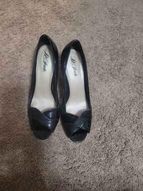 Life Stride Women's Black Peep-Toe Pumps